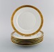 Royal Copenhagen stel nr. 607. Seks frokosttallerkener i porcelæn. Guldkant med 
bladværk. Modelnummer 607/9589. 
