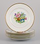 Bing & Grøndahl, seks frokosttallerkner i porcelæn håndmalet med polykrome 
blomster og gulddekoration.