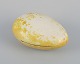 Hans Hedberg for Biot, Frankrig, æggeformet lågkrukke.
Unika-keramik. Glasur i gule og hvide toner.