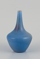 Gunnar Nylund (1904-1997) for Rörstrand, Sweden.
Vase with glaze in bluish tones.