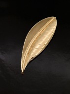 8 carat gold brooch