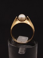 14 carat gold ring with genuine pearl