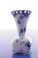 Royal 
Copenhagen  
Blue fluted 
full lace vase 
1161