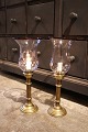 K&Co. presents: 
A pair of 
old hurricane 
candlesticks in 
brass with 
beautiful cut 
mouth-blown 
glass...