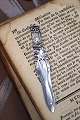 Nice, old bookmark in silver with an owl on top...