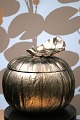 K&Co. presents: 
Italian 
pumpkin-shaped 
ice bucket in 
silver-plated 
pewter, 
designed by 
Mauro 
Manetti...