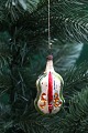 K&Co. presents: 
Old glass 
Christmas 
ornament from 
1920 in the 
shape of a 
cello. L: 
6.5cm.