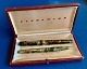 Reutemann Antik 
presents: 
Green 
marbled Wahl 
Eversharp Doric 
fountain pen 
set with 
original box