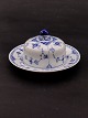 Middelfart 
Antik presents: 
Royal 
Copenhagen blue 
fluted butter 
dish with lid 
1/502