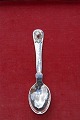 Antikkram 
presents: 
Georg 
Jensen child's 
spoons of 
Danish sterling 
silver with 
carneol about 
15.5cms