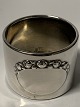 Napkin ring Silver.
Stamped: 3 Towers.
Size: 3.1 x ø 4.4 cm.