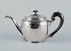 Antique teapot 
in silver, 
dated 1814. 
Classic empire 
shape.