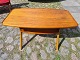 Sofabord i teak 
og eg.
Kr. 3.800,-