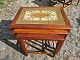 Indskudsbord i 
teak m. kakler.
Kr. 2.200,-