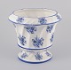 Capodimonte, 
Italy.
Large 
flowerpot in 
faience.