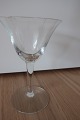 HvidvinsglasHolmegaard Glasværk Birkholm glasDesign Per LütkenKlokkeformet kumme med de matte striber1942H: ca. 13cm12 stk.