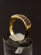 8 karat guld ring med talrige granater