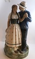 Lundin Antique 
präsentiert: 
Royal 
Copenhagen. 
Porzellanfigur. 
Henrik & Else. 
Modell 3049. 
Höhe 43 cm. (3 
Wahl)