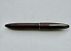 Red striped 
Sheaffer 
fountain pen