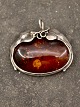 Middelfart 
Antik presents: 
Amber 
pendant/brooch