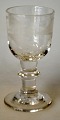Pegasus – Kunst 
- Antik - 
Design 
presents: 
Schnapps 
glass with oak 
leaf cuts, 19th 
century Denmark