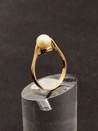 14 carat gold ring  with genuine pearl