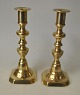Pair of English 
brass 
candlesticks, 
19th century.