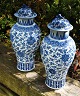 Pair of Chinese 
lidded jars, 
blue/white 
porcelain, 19th 
...