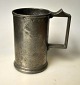 English 
measuring cup 
in pewter, 19th 
century 
England.