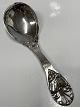 Serving spoon 
in hammered 
silver
Length 17.9 cm