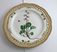 Lundin Antique 
präsentiert: 
Royal 
Copenhagen 
Flora Danica. 
Mittagessen 
Platte mit 
durchbrochener 
kante. Entwurf 
...