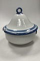Danam Antik 
presents: 
Royal 
Copenhagen Blue 
Fan Large 
Tureen with lid 
No. 11501