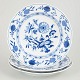 L'Art presents: Meissen, Blue Onion dinner plates, set of 3.