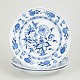 L'Art presents: Meissen, Blue Onion dinner plates, set of 3.