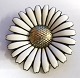 Lundin Antique presents: Viggo Pedersen (VP). Daisy brooch in sterling silver gilded (925). Diameter 50 mm.