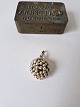 Flora Danica pendant in gold-plated sterling silver.