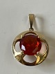 Pendant in 14 carat gold, with inlaid orange stone, ...