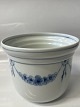 B&G Empire flower pot coversNo. 668.Measures 11.5 X ...