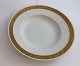 Lundin Antique präsentiert: Royal Copenhagen. Fan mit Gold. Tiefer Dessertteller. Durchmesser 22 cm. Modell ...
