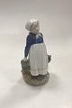 Royal Copenhagen Figurine Peasant girl with lunch No. 815