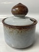 Sonja, jam bowl with lid, hole for spoon, Søholm Bornholms keramik.Height 12.5 cm.