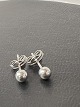 Earrings in 14 carat white gold, ball-shaped.