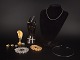 L'Art presents: Set of 10 Vintage Jewellery Items. Rings, Bracelet, Necklaces and Earrings. Bijouterie. 20th ...