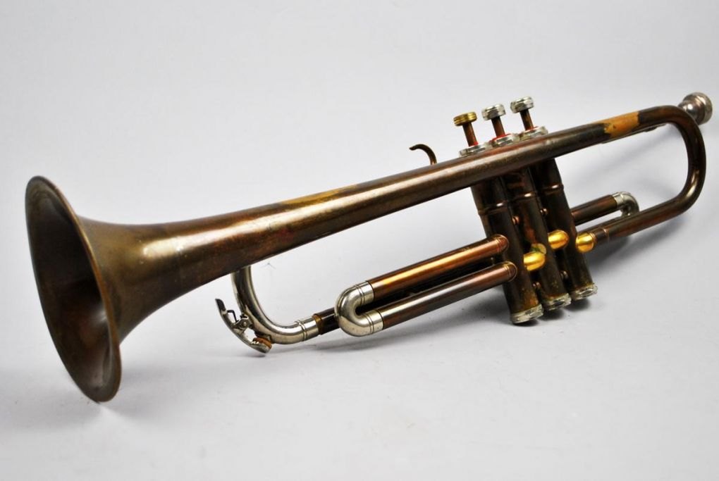 WorldAntique Trumpet of the brand Besson