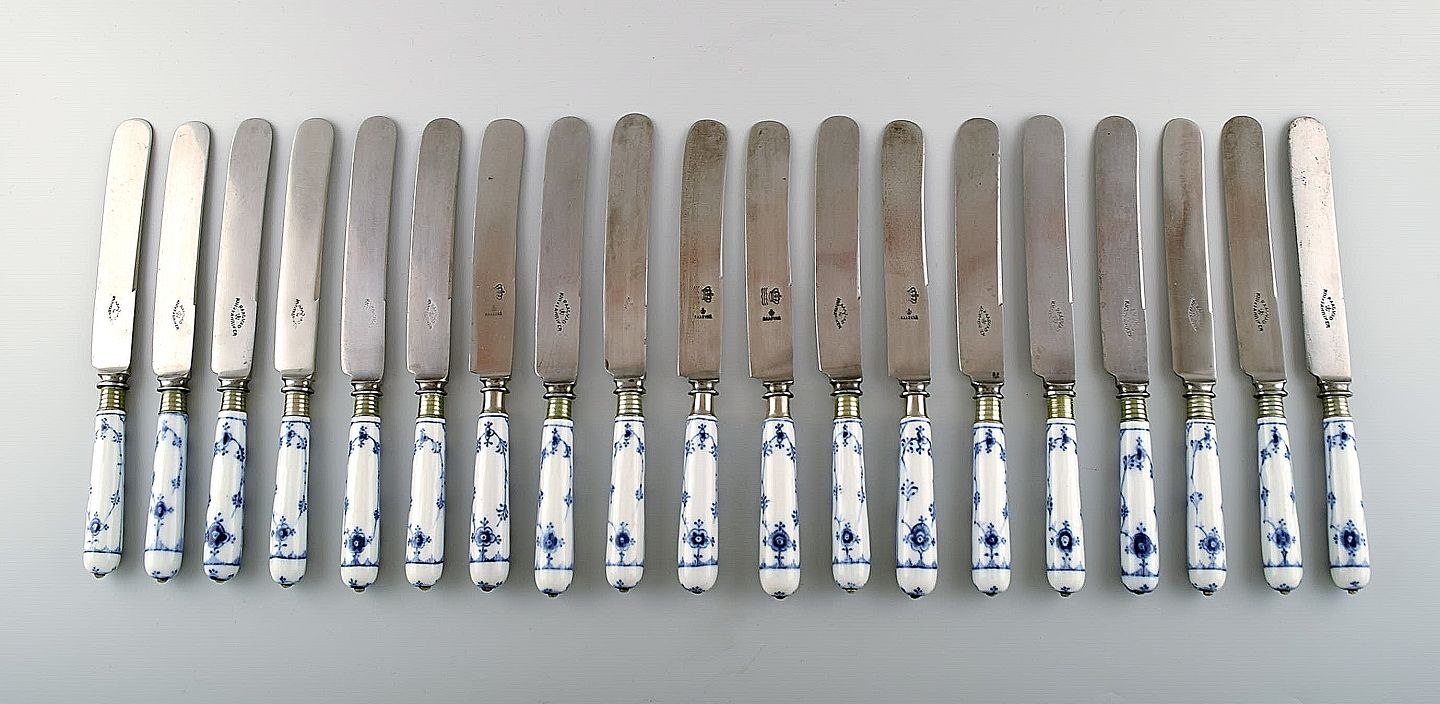 - Blue Fluted Plain, 12 knives Copenhagen Raadvad. * Early 1900s.
