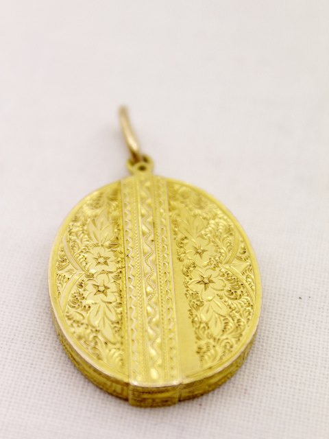 14 karat gold medallion