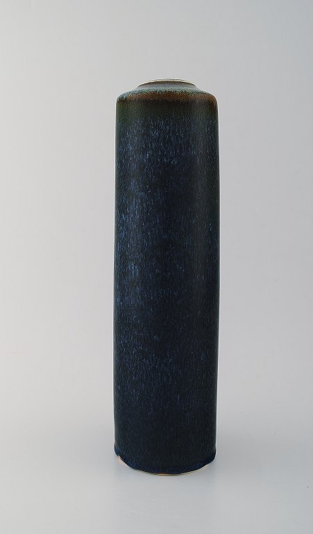 Carl-Harry Stålhane for Rørstrand Ateljé. High slim ceramic vase with beautiful 
glaze in blue shades. 1960
