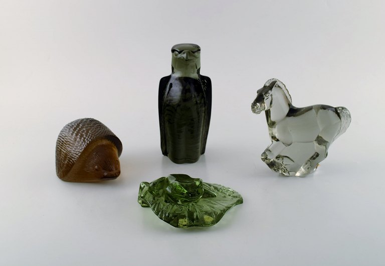 Paul Hoff for "Svenskt Glass". Four art glass figures in shape of a falcon, 
hedgehog, toad and horse. WWF. Mid 20th century.

