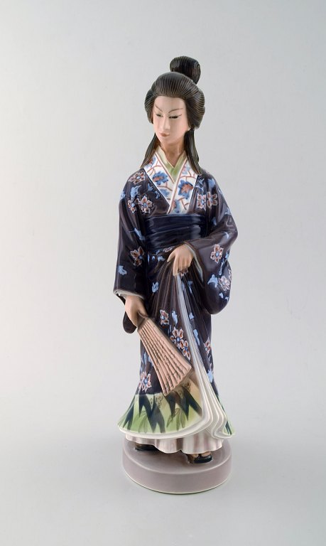 Dahl Jensen porcelain figurine. Japanese woman. Model number 1159. 1st factory 
quality. 1920/30