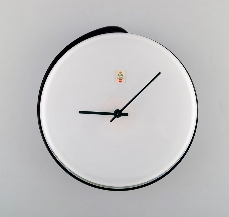 Kastrup / Holmegaard. Large wall clock in black and white mouth blown art glass. 
1960 / 70